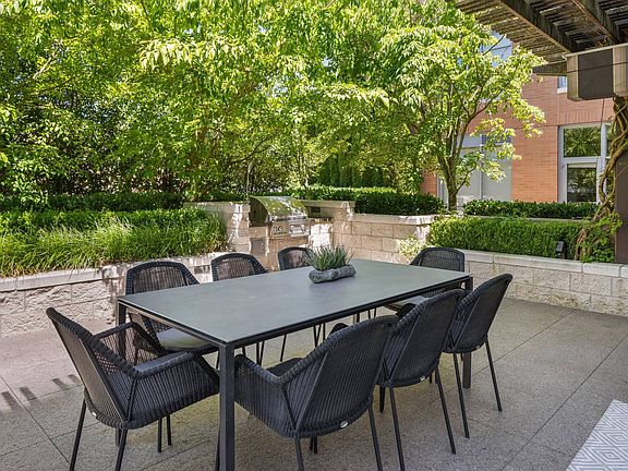 3rd image of 10710 NE 10th St APT 1604