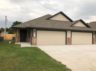 5215 Oakwood Villas Ct, Bethany, OK 73008