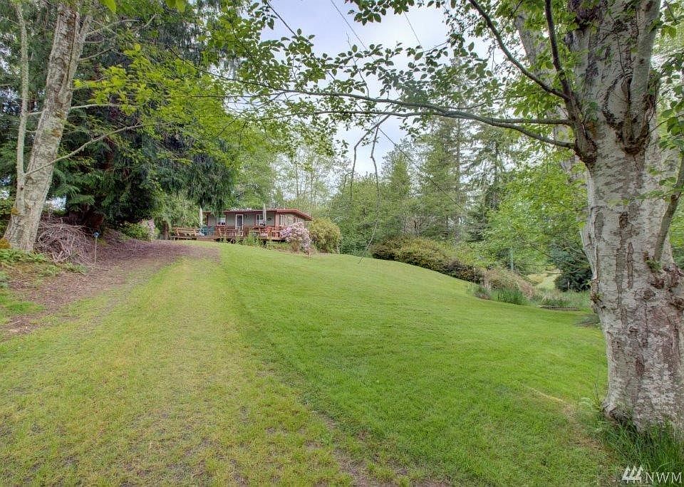 Private Herron Island retreat. Do you need a place to get away from congestion and traffic in the Pacific Northwest? This cabin has bandbox perfection of appearance-"exquisitely neat, clean, or ordered as if just taken from a bandbox." 
