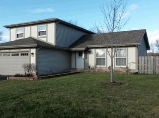 491 Blackhawk Dr, Carol Stream, IL 60188