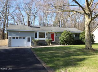 12 Guilder Pl, Ballston Lake, NY 12019