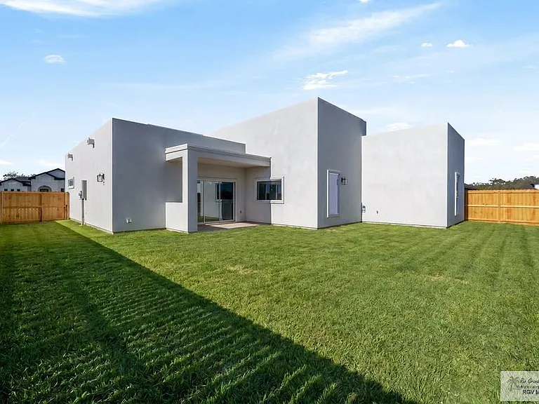 5320 Oakley St — Photo 5