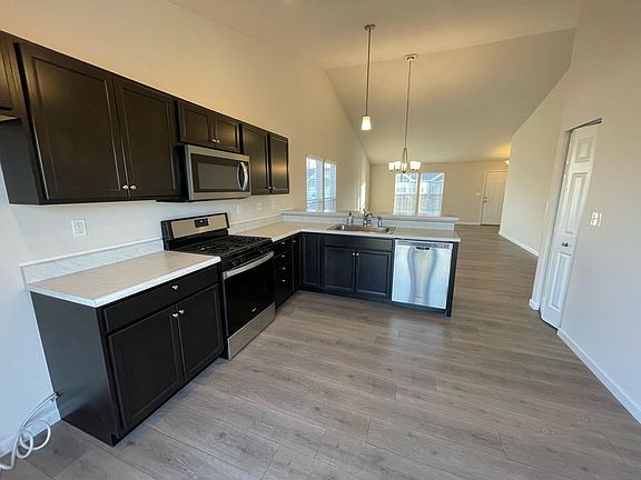 5th image of 711 Grand Teton Dr