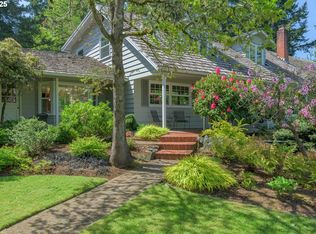 888 Crest Dr, Eugene, OR