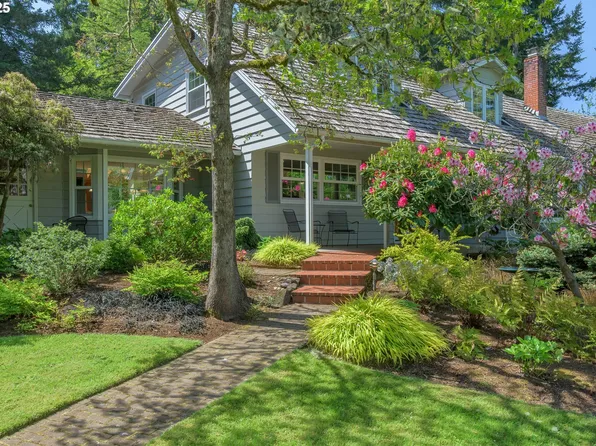 888 Crest Dr, Eugene, OR 97405