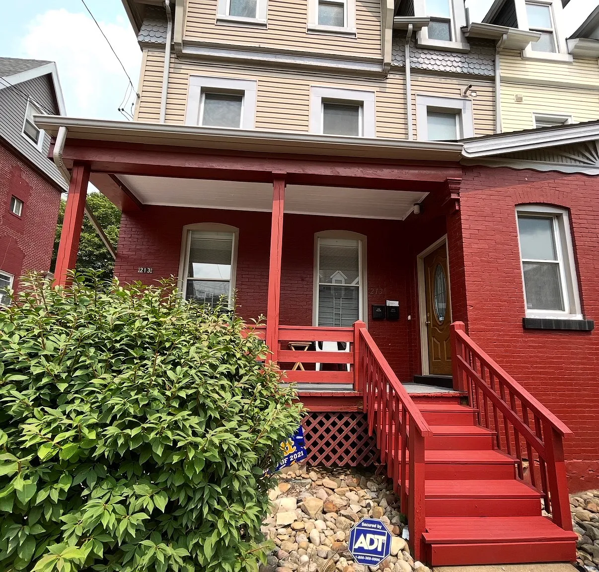 3 bed, 1.5 bath, 1300 sqft, $2,550 — Photo 1