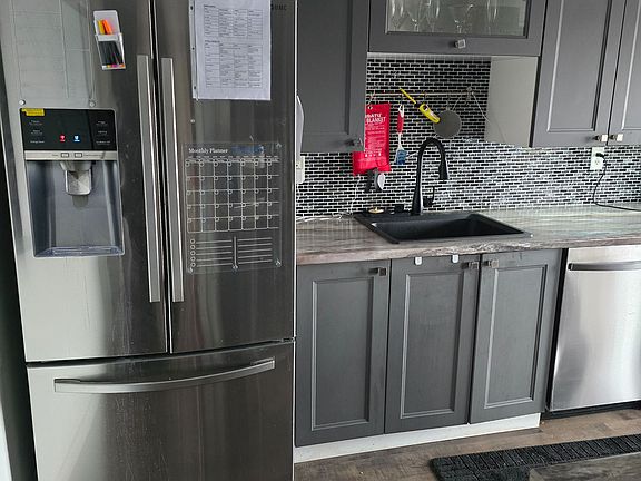 3rd image of 2029 Swan St