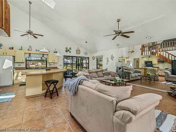 4th image of 3037 Jacaranda Ave