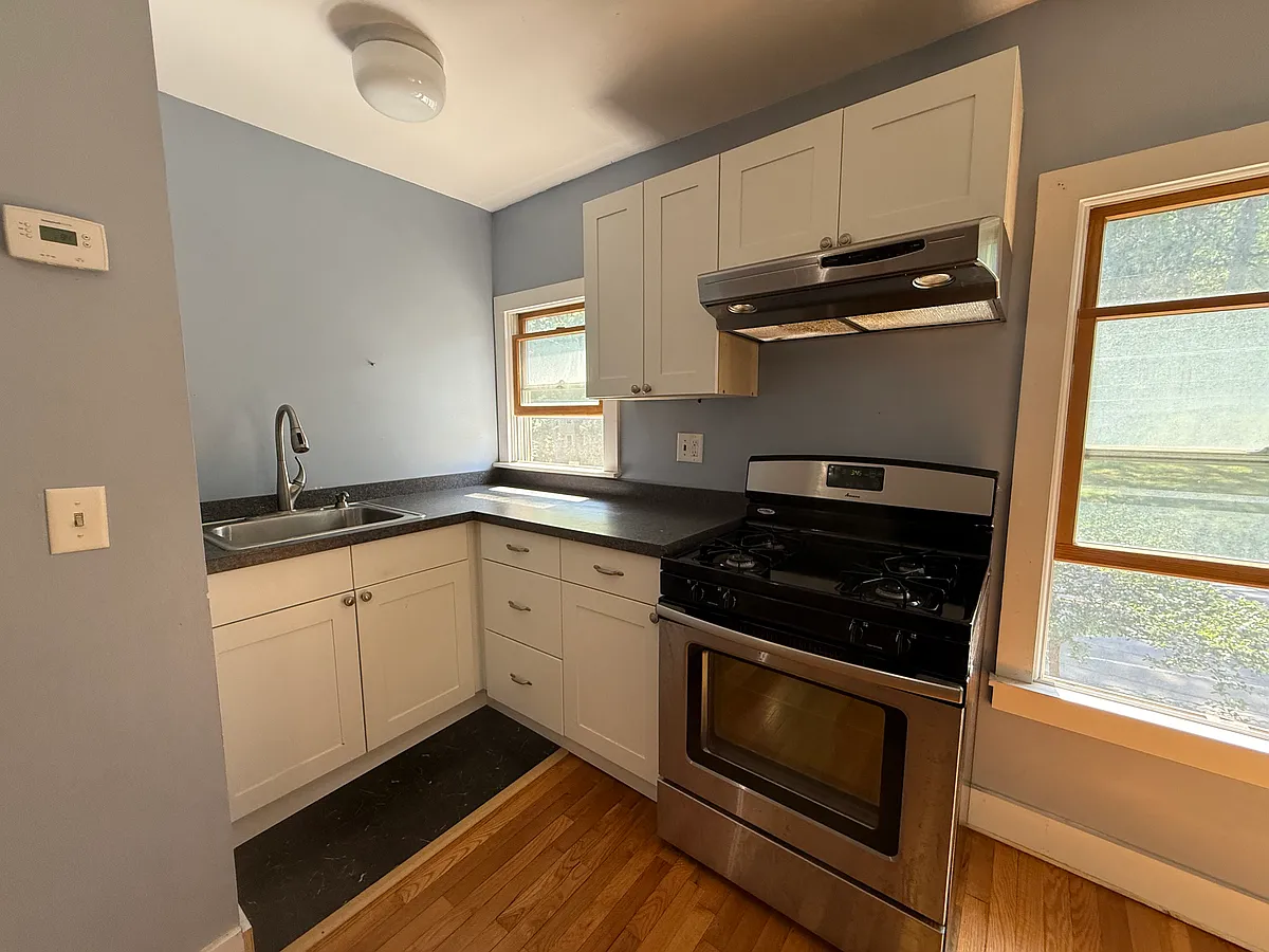 Building Photo - 403 Hector St #2