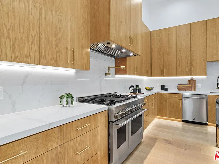 4535 Haskell Ave — Photo 12