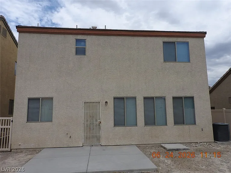 521 Dolphin Peak Ct — Photo 36