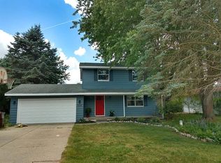 382 Burr Oak Dr, Dimondale, MI 48821