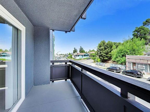 3rd image of 2820 Park Blvd #108