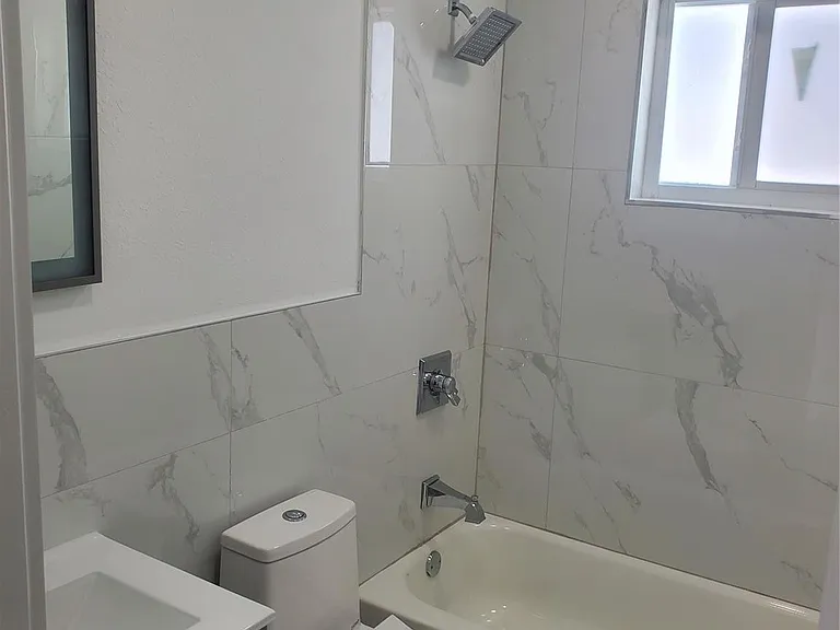 70 NW 13th Ave #2 — Photo 22