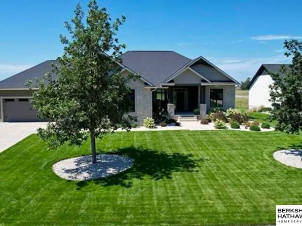 6752 56th Avenue Pl, Columbus, NE 68601