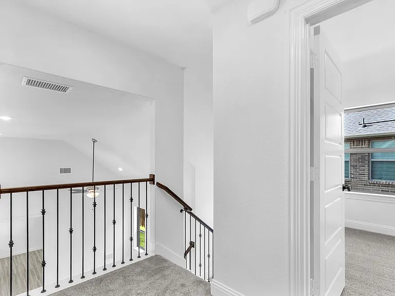 2410 Thavie St — Photo 13