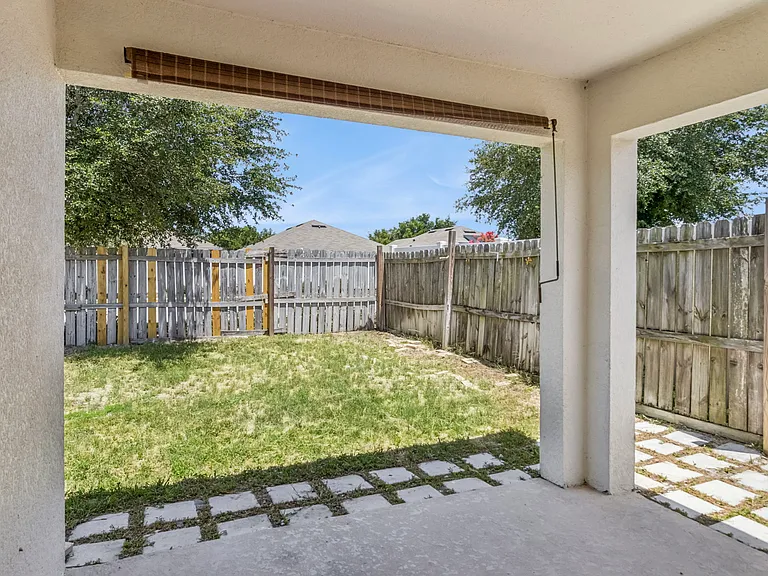 4257 Roberta Dr — Photo 19