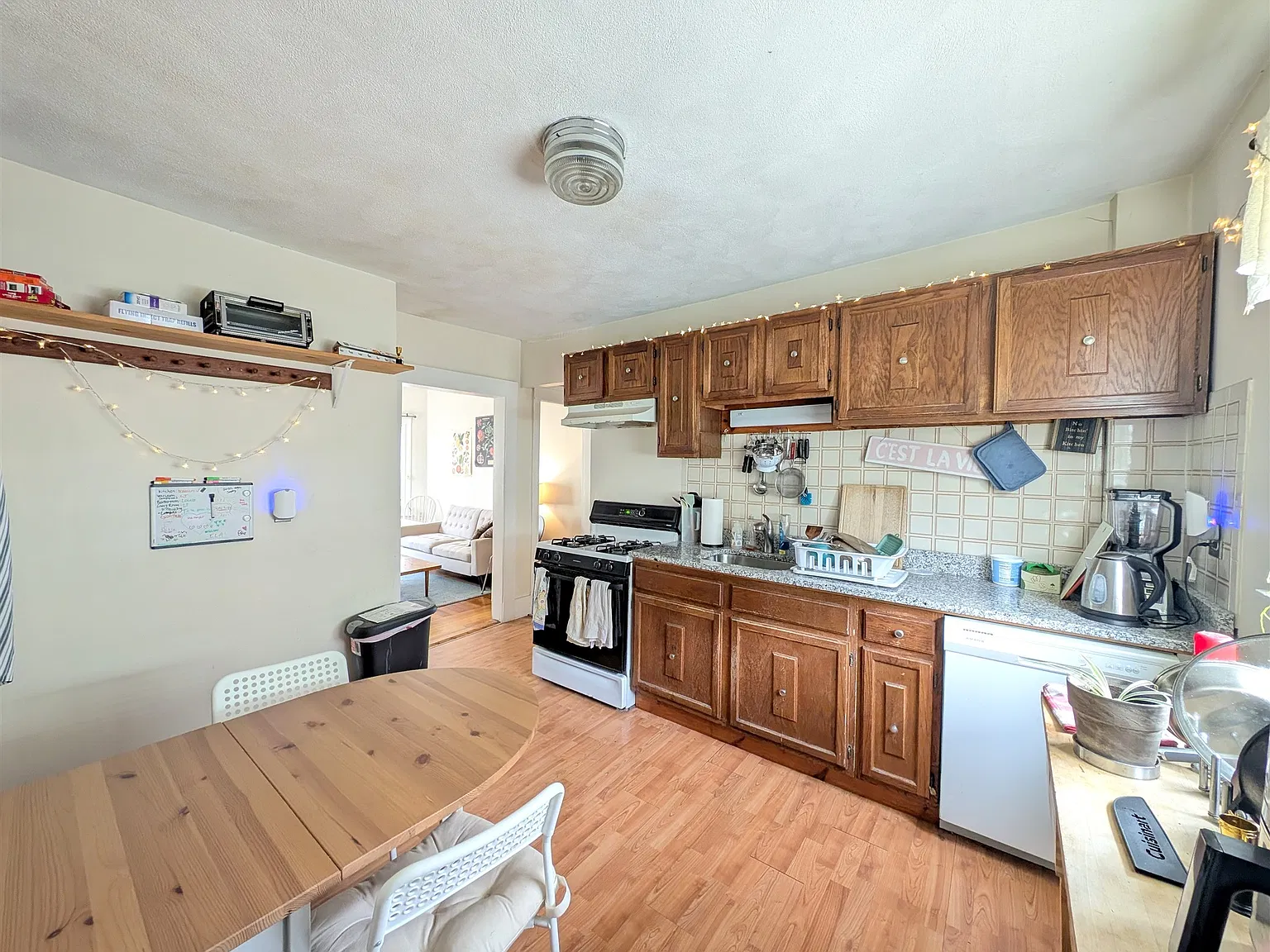 4 bed, 999 sqft, $4,200 — Photo 2