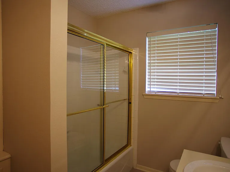 103 Hallie Dr — Photo 8