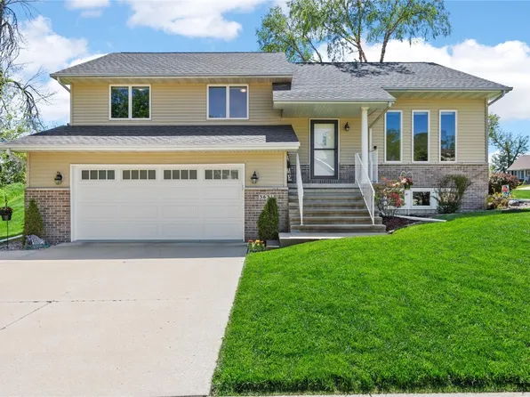 3631 Jackson Dr NW, Cedar Rapids, IA 52405