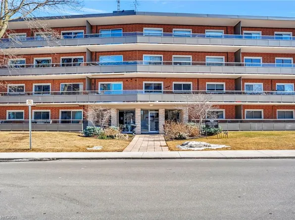 11 Woodman Dr S #307, Hamilton, ON L8K 4E3