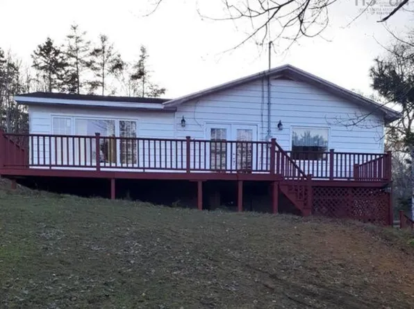 114 Hammond Rd, Shelburne, NS B0T 1W0