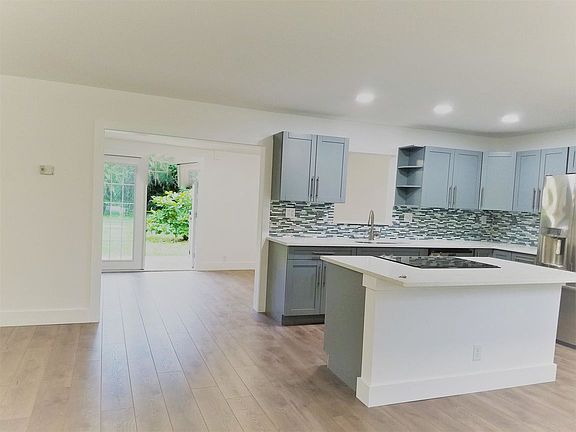 4th image of 668 Fergusson Ln
