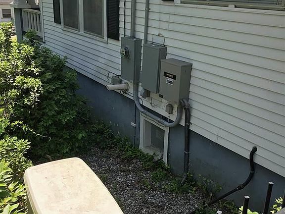 4th image of 1401 W Grand Ave