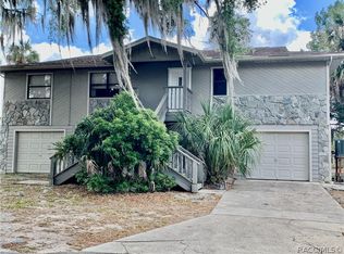 1045 N Crescent Dr, Crystal River, FL 34429