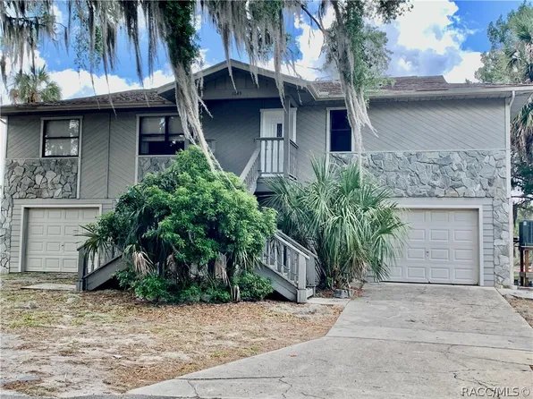 1045 N Crescent Dr, Crystal River, FL 34429