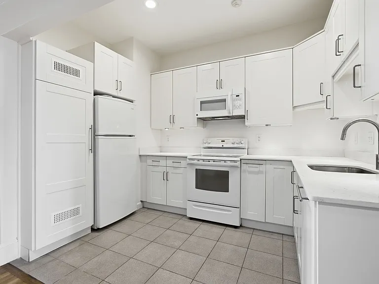 190 Beacon St #7 — Photo 3