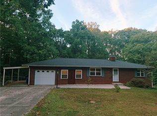321 Country Ln, Winston Salem, NC 27107