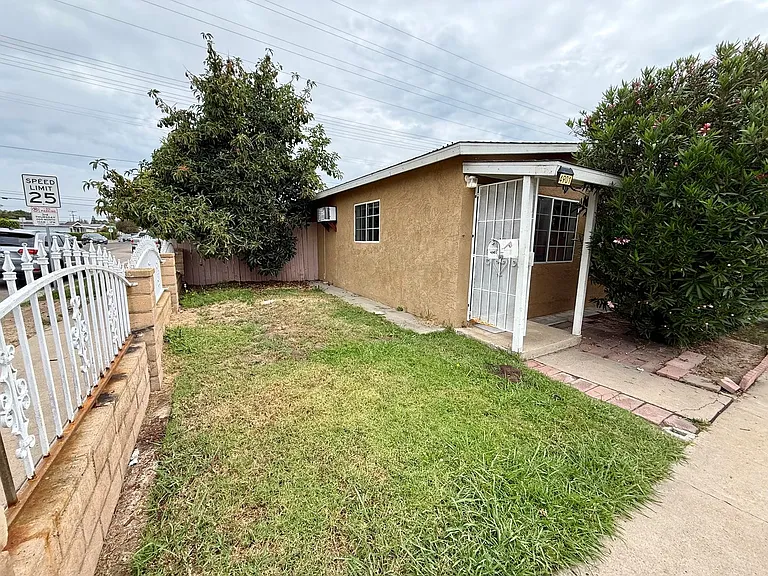 4901 Frink Ave — Photo 33