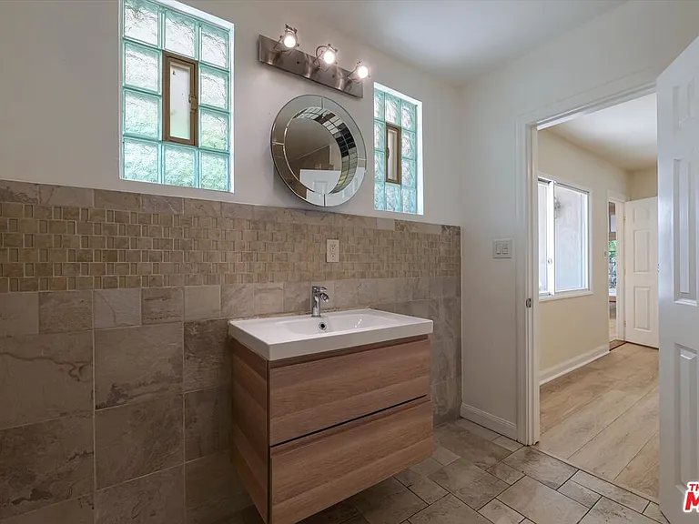 22750 Clarendon St — Photo 25