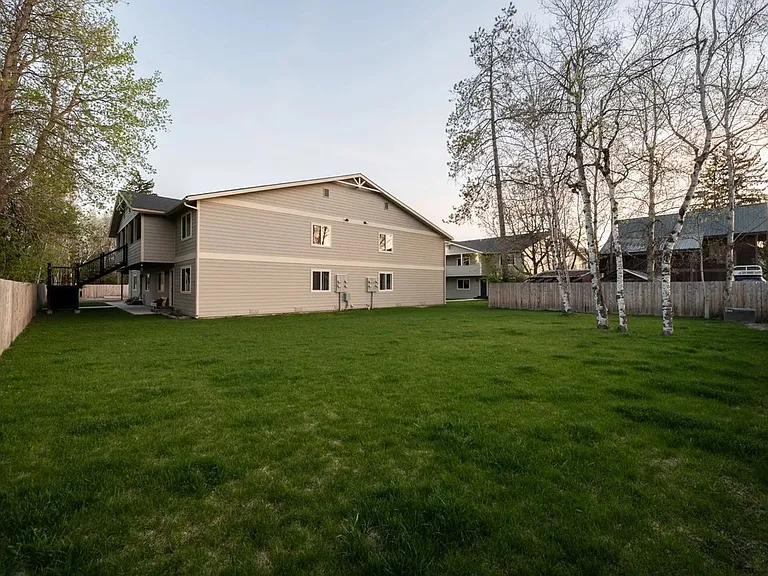 19 Colorado Ave — Photo 33
