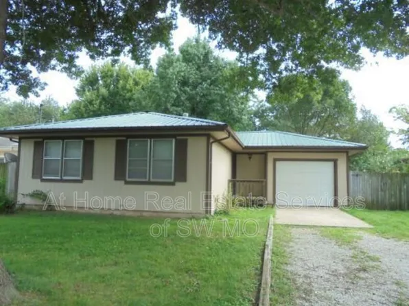 3410 W Maple Dr, Springfield, MO 65807