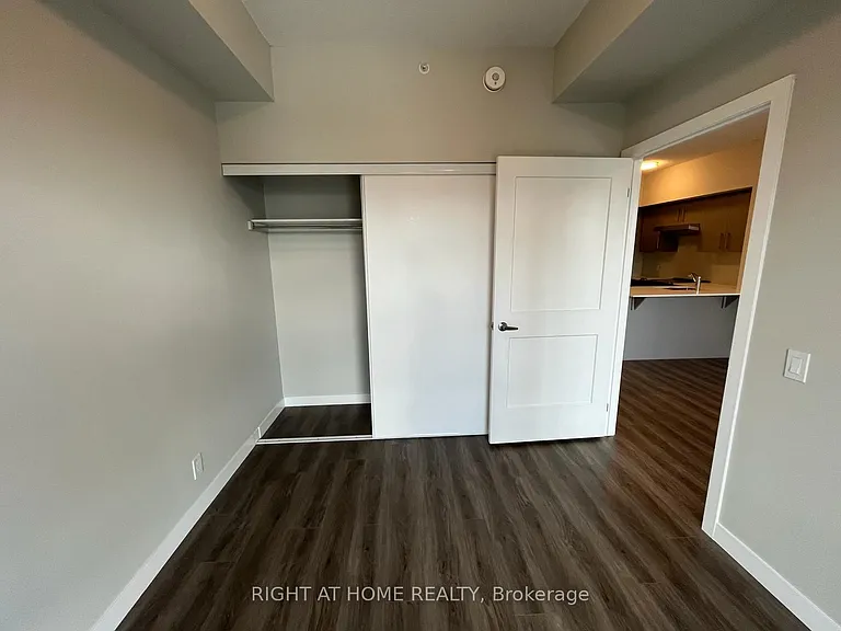 15 Queen St S #1713 — Photo 10