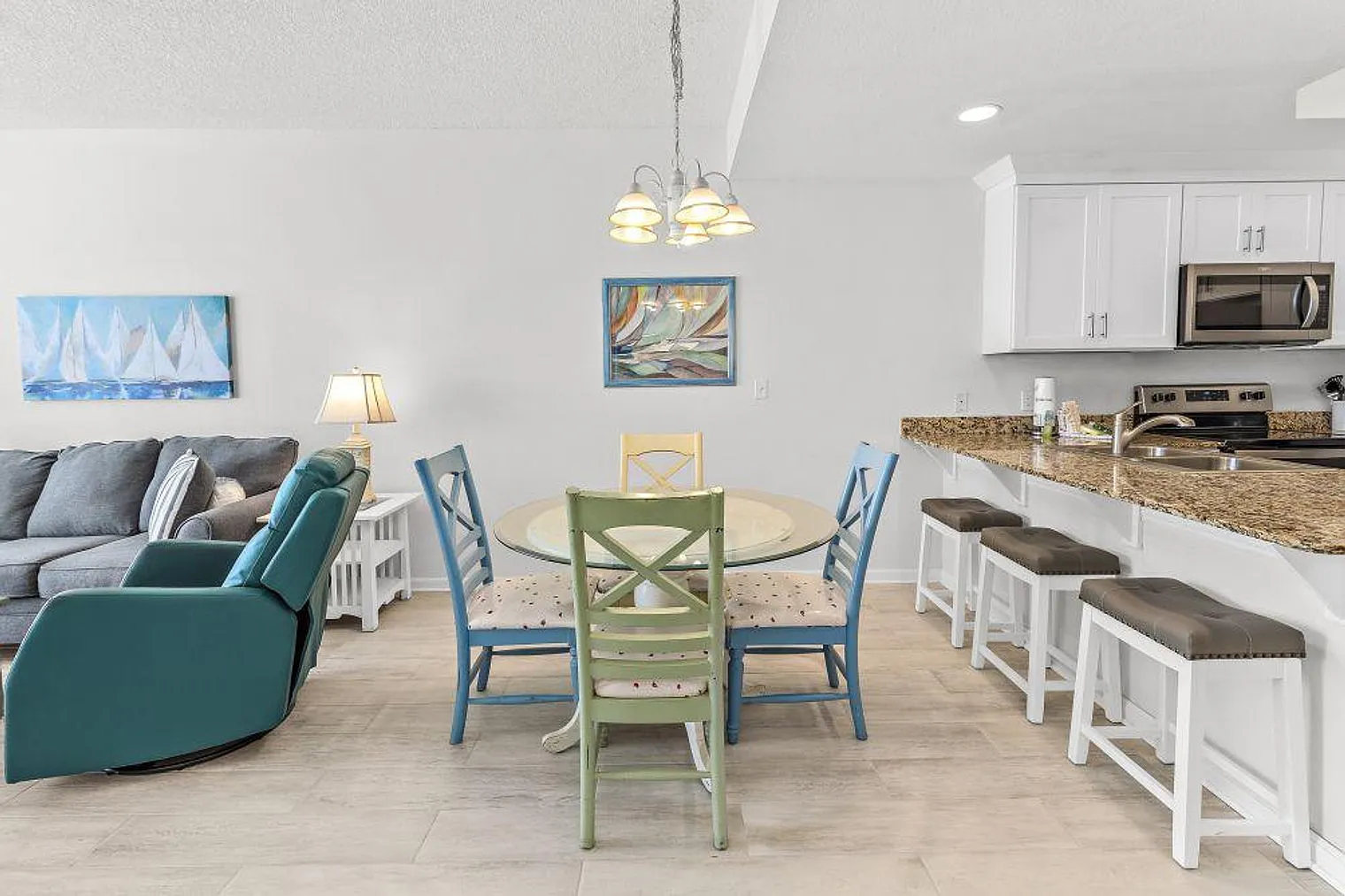 3 bed, 2.0 bath, 1162 sqft, $4,865 — Photo 2