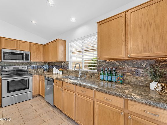 4th image of 30839 N ROYAL OAK Way