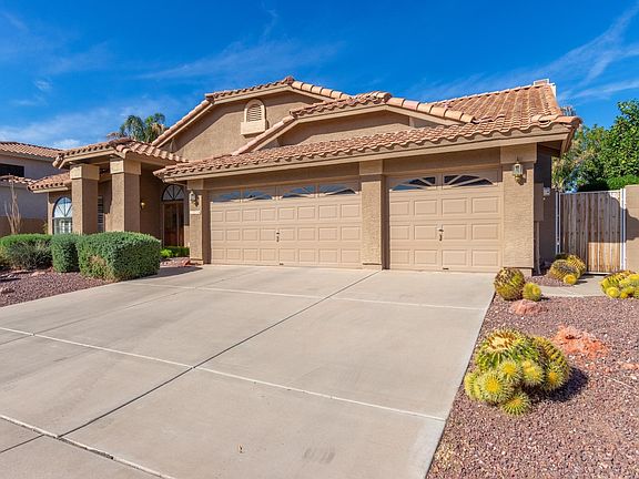 3rd image of 1238 W Iris Dr