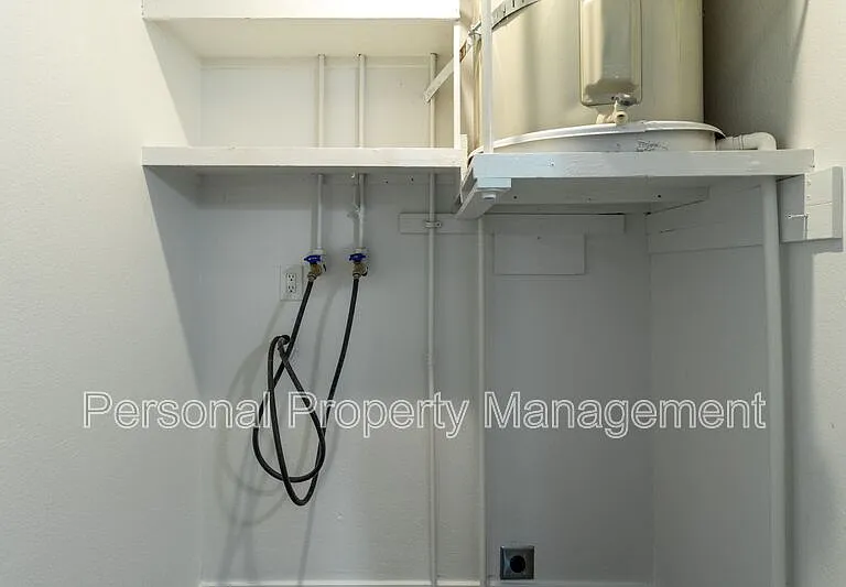 4325 E 17th St #7 — Photo 9
