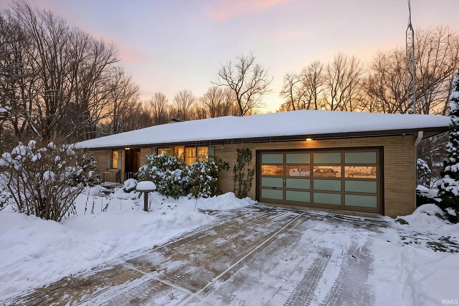 126 Country Club Dr photo 1