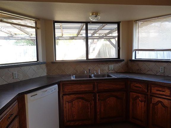 4th image of 2313 NE 35th St