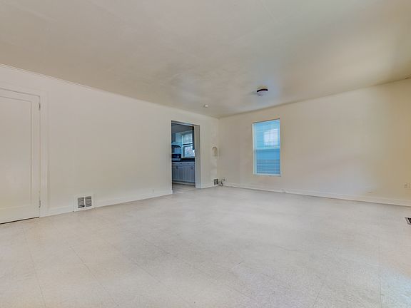 3rd image of 2704 NE Blakeley St