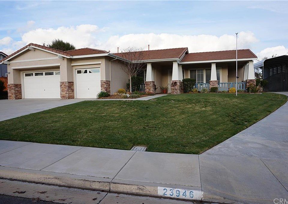 1st image of 23946 Hayes Ave