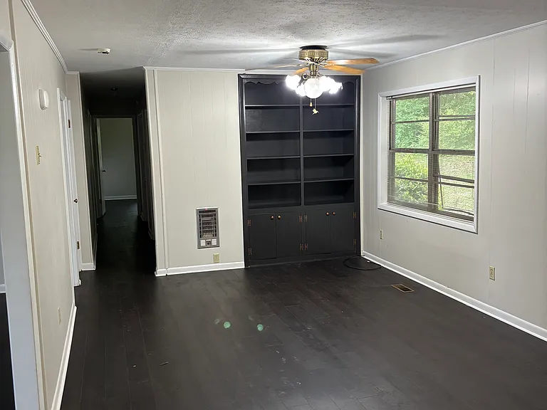 901 Carson Ln SW — Photo 7