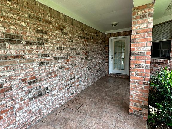 2nd image of 1009 Augusta Dr