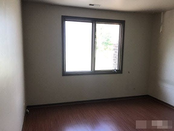 5th image of 1200 W Northwest Hwy APT 110