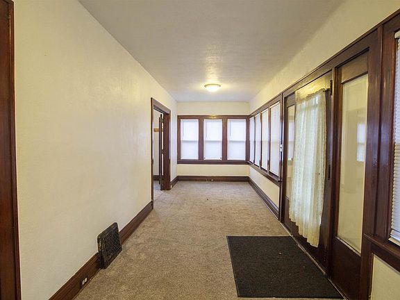 4th image of 129 N 2ND AVENUE