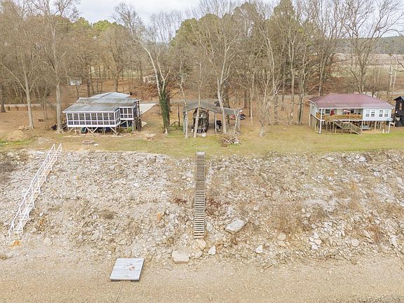 3rd image of 125 Arnold Ln